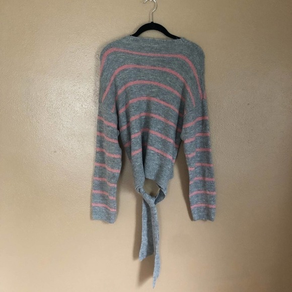 NWT Wayf Grey / Pink Front Tie Sweater Sz M - Picture 2 of 7